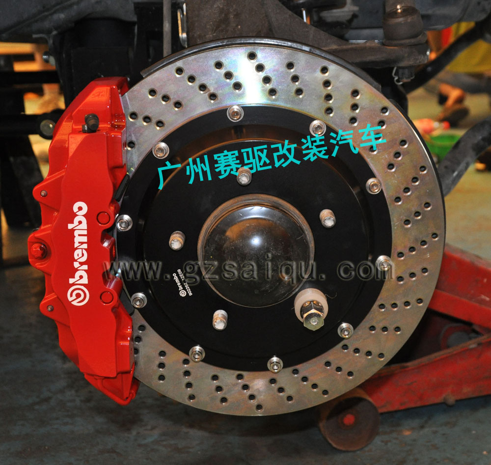 意大利改裝剎車BREMBO八活塞卡鉗